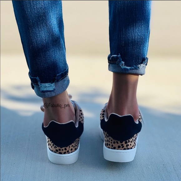 SODA BRAND LEOPARD PRINT STAR SNEAKERS - Picture 3 of 3